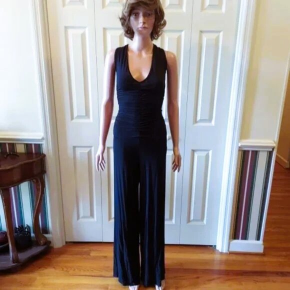 AM:PM BY ESPIRAL BLACK SLEEVELESS DEEP V-NECK FRONT & BACK SIZE S NWT - Picture 2 of 7